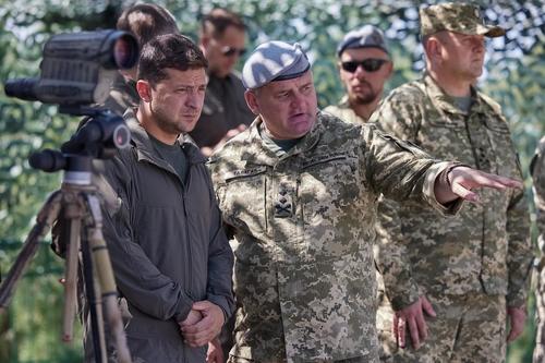 Украинский политолог Таран считает, что Зеленский попал в ту же «ловушку», что и Порошенко