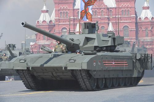 Американский The National Interest назвал российский танк «Армата» «дорогостоящим убийцей»