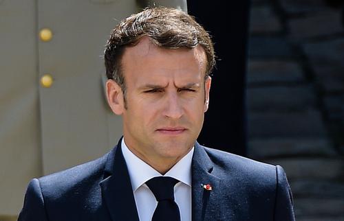 Макрон заявил, что санитарные пропуска во Франции вступят в силу, несмотря на протесты