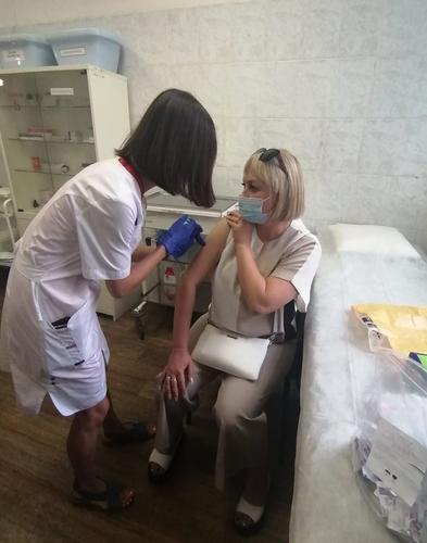Вакцину от ковида сотрудники ВгАЗа получают на рабочем месте 