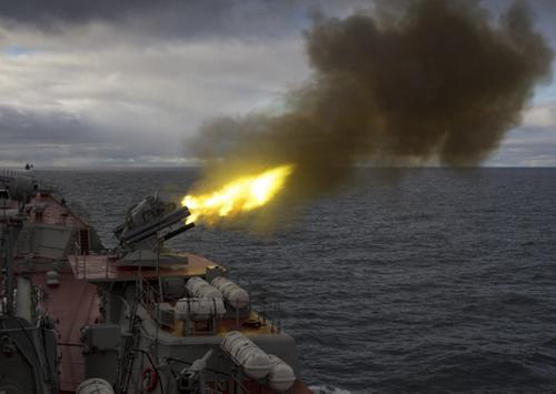Российская корабельная ударная группа накрыла артиллерийским огнём силы условного противника в районе Новой Земли 