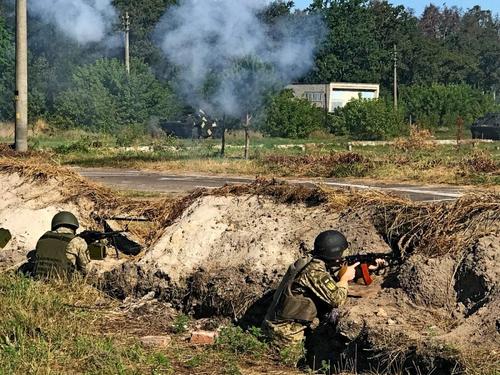 Бойцы ДНР нанесли ракетный удар по автокрану ВСУ под Донецком и уничтожили одного украинского военного