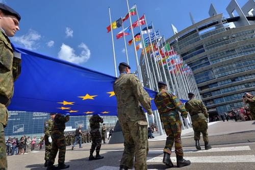 В Брюсселе подумывают о собственной объединенной армии Единой Европы  