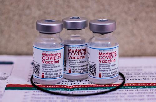 В США одобрили использование третьей дозы вакцин против COVID-19 для людей с ослабленным иммунитетом