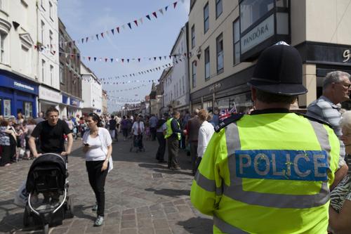 Полиция Западной Мерсии сообщила об обнаружении на западе Британии тел полицейского и ребёнка