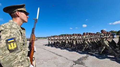 Аналитик Коротченко: не менее 70% военных армии Украины хотели бы перейти на сторону России