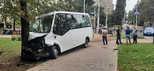 В ДТП с маршруткой в Ставрополе пострадали девять человек