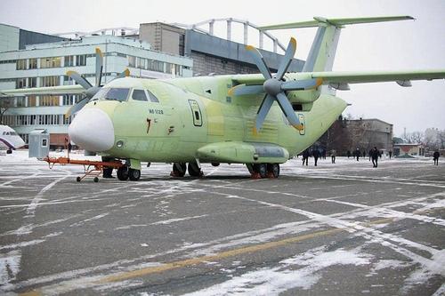 В районе подмосковной Кубинки разбился опытный военно-транспортный самолет 