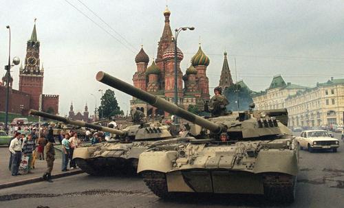 19 августа 1991 года в Москве ввели режим чрезвычайного положения 