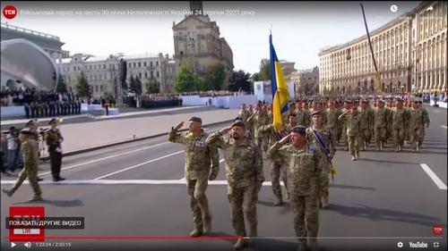 Президент Зеленский впервые принимал военный парад  