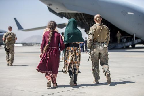 The Wall Street Journal: Взрывы у аэропорта в Кабуле унесли жизни четырёх американских морпехов