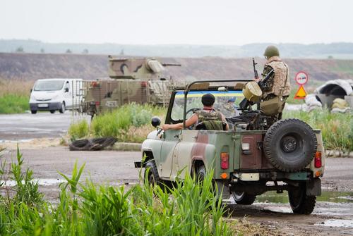 Военные ДНР разбомбили скопление украинской техники под Донецком в ответ на обстрелы ВСУ 