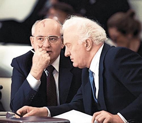 Первый губернатор Чукотки Александр Назаров рассказал, как Шеварднадзе и Горбачев хотели отдать полуостров США