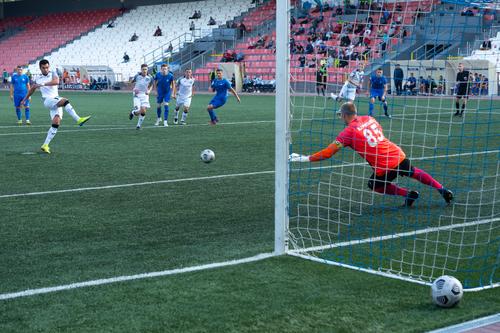 Челябинские футболисты одержали шестую подряд победу
