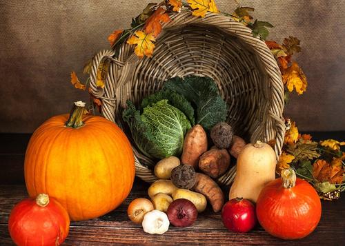 Диетологи перечислили полезные осенью продукты  