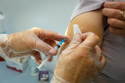 В США намечается обязательная вакцинация для некоторых групп населения