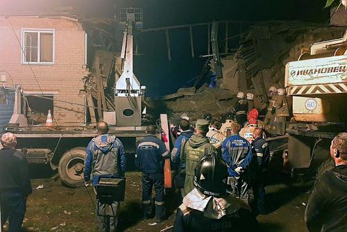 Из-под завалов дома в Липецкой области после взрыва газа извлекли тело третьего погибшего