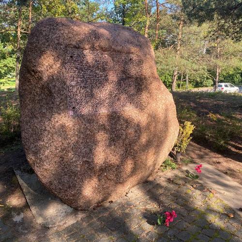 В Латвии вновь надругались над памятником советским войнам