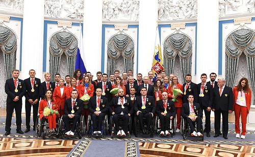 Челябинские паралимпийцы получили ордена Дружбы от президента