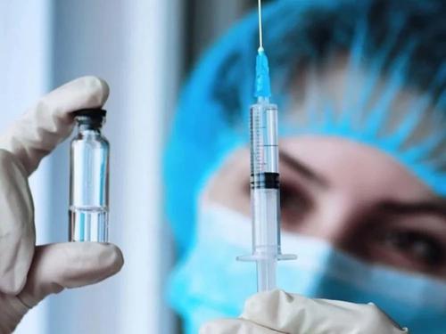В Латвии были случаи смертей ковид-вакцинированных людей 