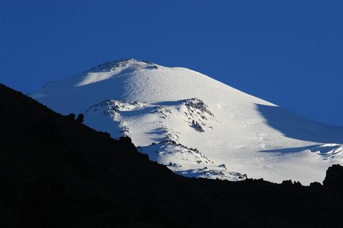 Спасателям удалось обнаружить потерявшегося на Эльбрусе альпиниста из США