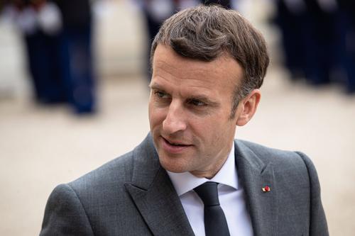 Президент Франции Макрон решил не совершать поездку в Швейцарию из-за срыва сделки по ВПК