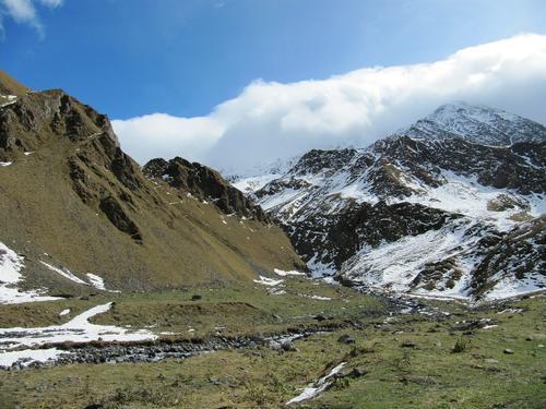 В МЧС сообщили о гибели пяти альпинистов на Эльбрусе, 14 человек спасены