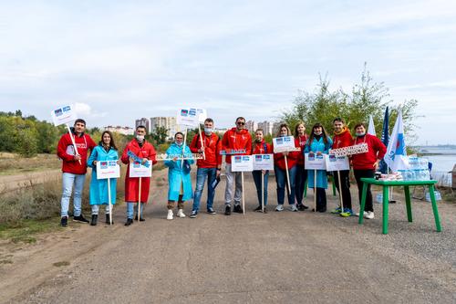 Акция по уборке мусора с берегов рек прошла в Волгограде