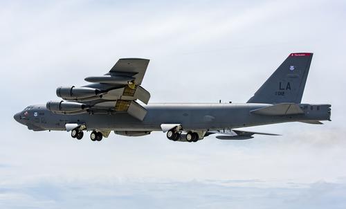 Sohu: Россия могла уничтожить над Тихим океаном американский бомбардировщик B-52H в случае его вторжения в пространство РФ  