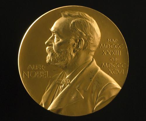 Писатель Попов выразил мнение, что Нобелевскую премию по литературе в этом году присудили по политическим причинам