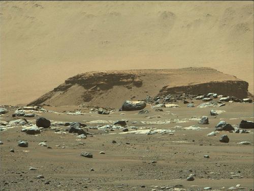 Марсианский кратер Езеро был озером, в которое впадала река