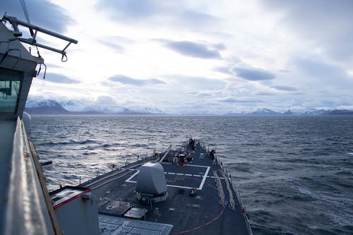 Портал Baijiahao назвал «полным безумием» попытку эсминца США Chafee пересечь границу России в Японском море