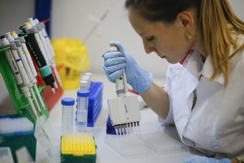 Российские врачи  выяснили, что постоянное чихание говорит о заражении коронавирусом у вакцинированных пациентов 