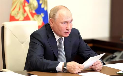 Путин призвал россиян активно прививаться от COVID-19