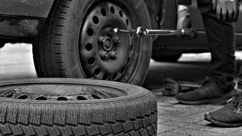 Автоэксперт Чуйкин заявил, что зимние шины без шипов позволят автомобилистам сэкономить
