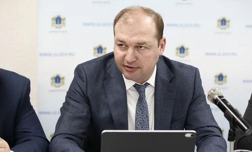 Уволенный за полет в Ниццу на бизнес-джете и. о. министра АПК Ульяновской области восстановлен в должности