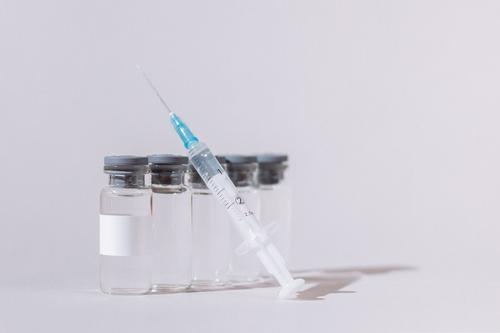 Иммунолог Крючков заявил о 70% защите вакцины «Спутник Лайт» от коронавируса 
