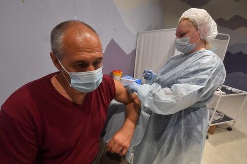 Житель Екатеринбурга вакцинировался два раза подряд ради QR-кода