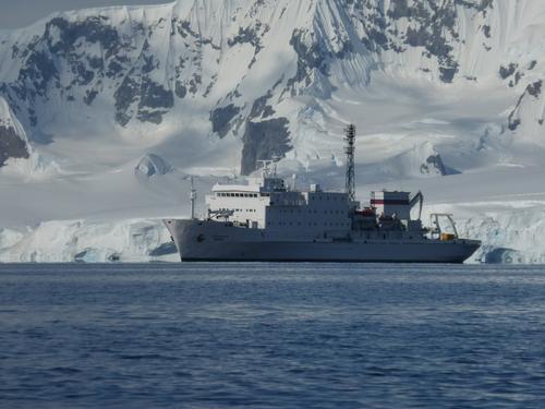 В Дании арестовали российское научно-исследовательское судно «Академик Иоффе»