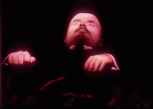 «Может, вы меня уже похороните?» Александр Гудков снялся в ролике на тему выноса Ленина из Мавзолея