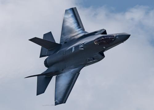 NetEase про самолет F-35A с термоядерными бомбами: «Россия готова сломать новый клык, который демонстрируют Соединенные Штаты»