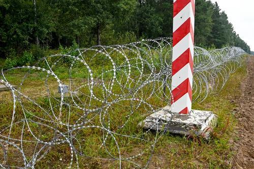 Белорусские пограничники сообщили о четырех избитых польскими силовиками курдских беженцах