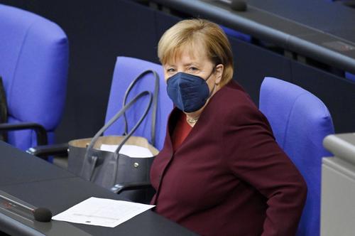 Меркель обратилась к Путину с просьбой  продвигать переговоры в нормандском формате