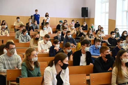 В Челябинске студентов-медиков оставили на домашнем обучении еще на неделю
