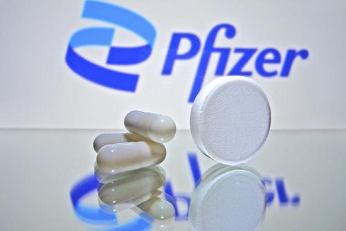 Pfizer получил разрешение на проведение в России испытания своего нового лекарства от COVID-19 