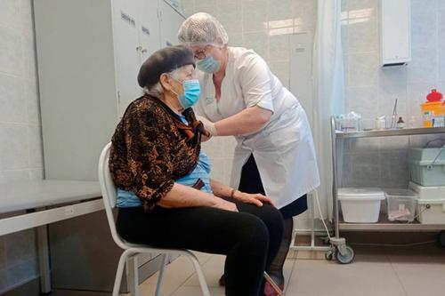 В Хабаровском крае людей старше 60 лет обязали вакцинироваться от COVID-19