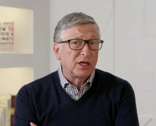 Билл Гейтс предположил, что показатели смертности от коронавируса снизятся к лету 2022 года 