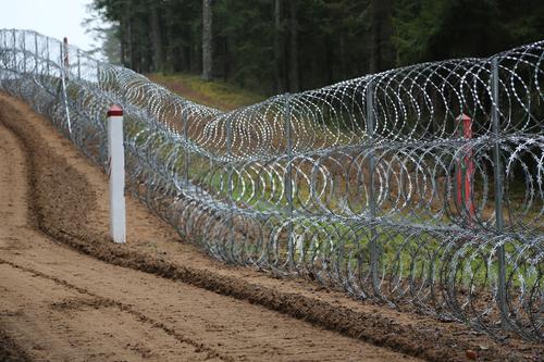 В Эстонии построят 130 км временных заграждений на границе с Россией для  предотвращения нелегальной миграции