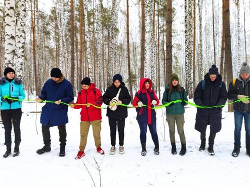Защитники Березовой рощи в Екатеринбурге выстроились в живую цепь 