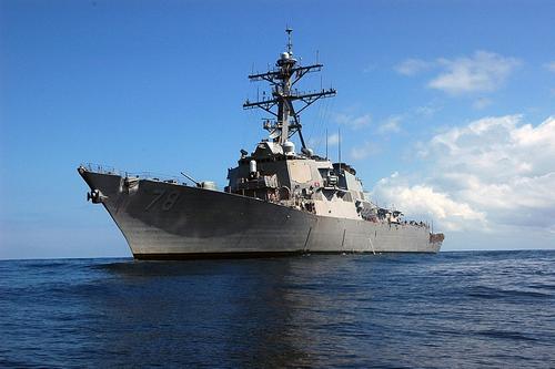Sohu: членов экипажа эсминца ВМС США в Черном море охватила паника из-за подлетевшего российского вертолета